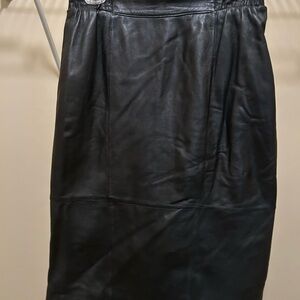 Chic Black Leather Pencil Skirt